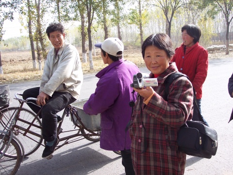 由村民亲自摄影完成的《村民影像计划》作品
