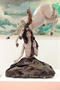 王新宇 《镜花流年3》    145×110×90cm  铸铜丙烯着色  2015   b.1983  毕业于中央美术学院雕塑系
