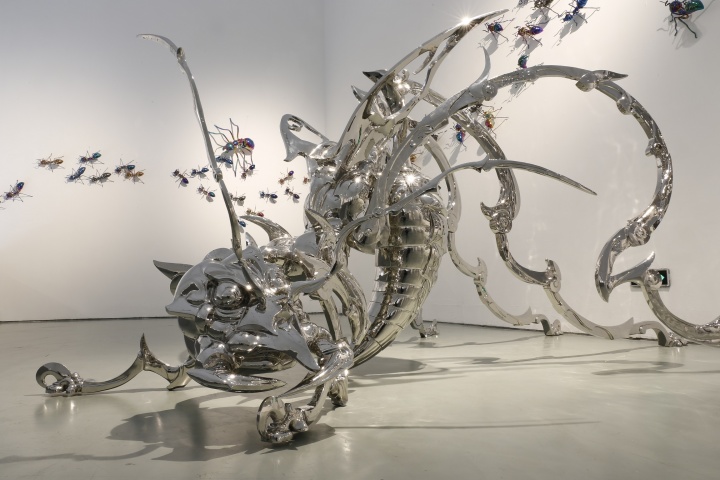 《龙蚁》 340×440×210cm 不锈钢锻造 2010
