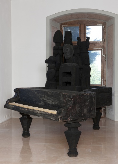 没顶公司∕徐震 《Sponge Piano》 260x210x255cm 泡沫 蜡 2011
