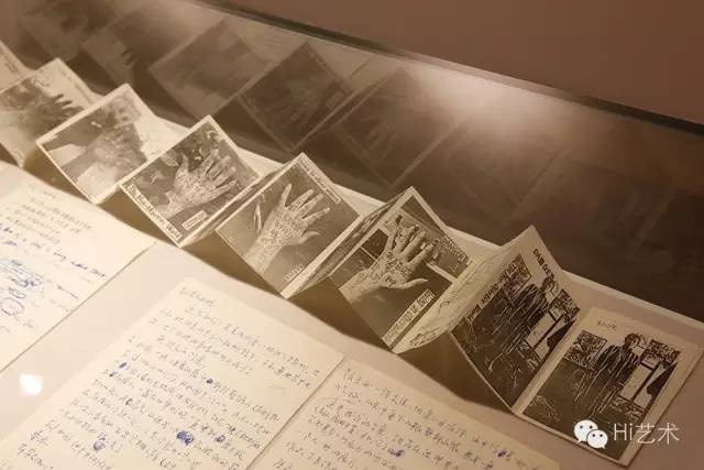 “关于展览的展览：90年代的当代艺术展示”展览现场
