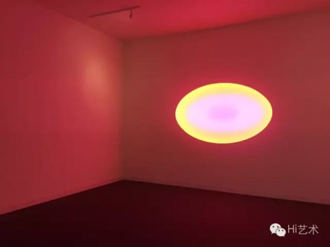 这次在弗里兹展出的《Cape Hope》系列，当然不能跟James Turrell给古根海姆之类做的那些大东西相提并论，但小而经典，非常适合私人藏家，应该可算是此界弗里兹的亮点之一
