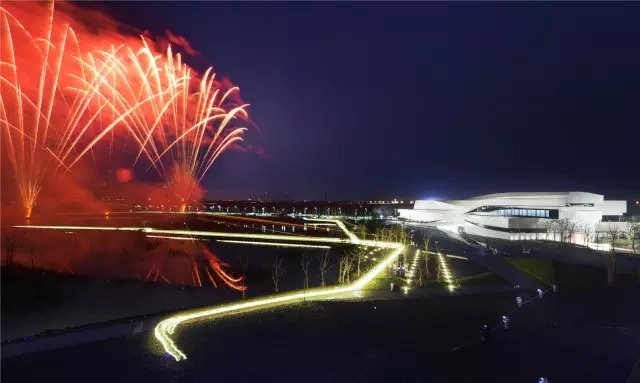 银川当代美术馆开馆焰火表演及夜景
