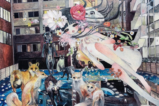 高野绫 《平行空间的欢聚》  130×194cm 油彩画布 2013

估价：HKD1,000,000 - 1,500,000

 

 

《少女的祈祷》则是艺术家七户优历年现身拍场之最大尺幅作品之一，以少女跪地祈祷形象为主题，强调空间的运用，用精微如真的细腻笔触和光影营造，将艺术家对眼前灾难的忧伤之感，以及对未来新生的美好向往之情，虔诚地凝固于画面中，塑造了庄严肃穆气息及分量感。
