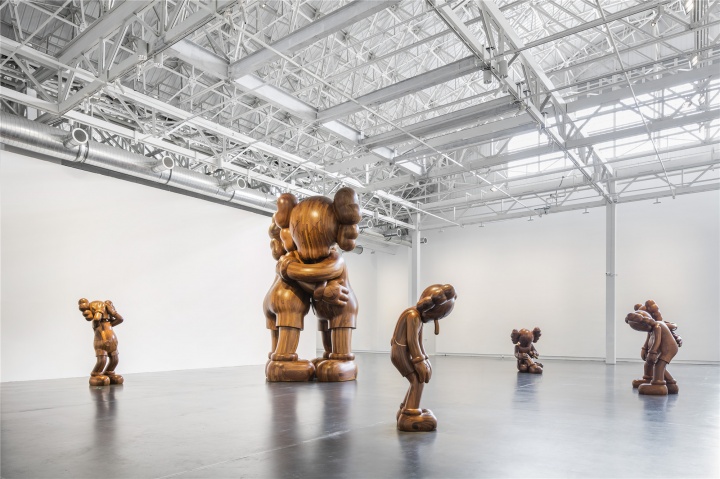 “KAWS：始于终点”展览现场
