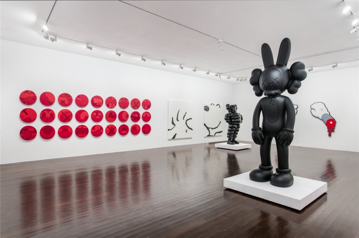 “KAWS：始于终点”展览现场
