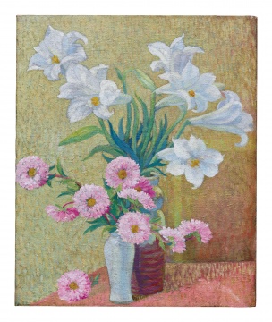 Lot 135 周碧初 《百合花》 60.6×50.4cm 油彩画布 1941

估价：45万-65万港元

 

华雨舟：作为中国油画界的先驱之一，周碧初的作品色彩笔触及架构都处理的极为流畅自然，在当代艺术市场里本就凤毛麟角的作品中，这幅创作于1940年代初期的作品《百合花》，更是千金难求，极其罕见。他的作品以技法取胜，承袭了西方后印象主义及点彩技巧，并与传统国画之流畅线条相结合，融合出属于民国时期的中国油画风格。周碧初与徐悲鸿、颜文梁、林风眠等皆同窗好友。作品曾被国内外博物馆、美术馆及私人收藏。油画《桃》、《春色》被上海市美术馆收藏。专注于静物和景物的创作，周碧初在采用对比色并置和反衬的技法的同时，更注意细笔触和点簇的表现力与生动性。画面色彩明亮动人，鲜丽而不失素雅。纯洁明亮的百合象征着“完美无瑕”。

 

 

推荐作品十四：林风眠《仙克莱与茶壶》——林风眠稀有的静物系列
