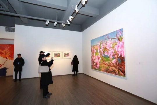 周春芽、方力钧双人展 身处“风云之中”，游心“风云之外”