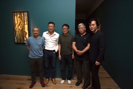 非凡仕艺术 魏东个展“十字坡-魏东作品展”现场
艺术家陈文骥、雅昌董事长万捷、艺术家刘炜、收藏家杨建国、艺术家魏东
