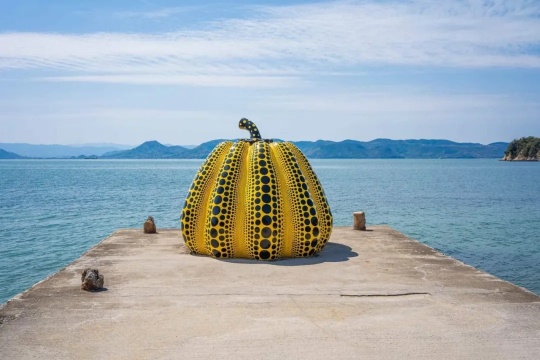 草间弥生《黄南瓜》，濑户内国际艺术祭
