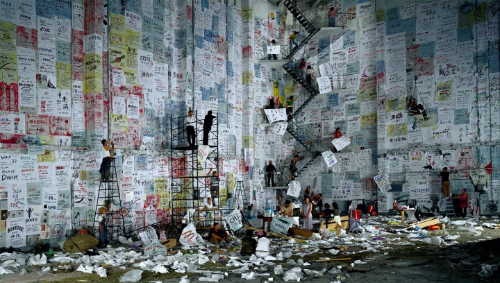 《大摆战场》170×300cm C-print 2004
