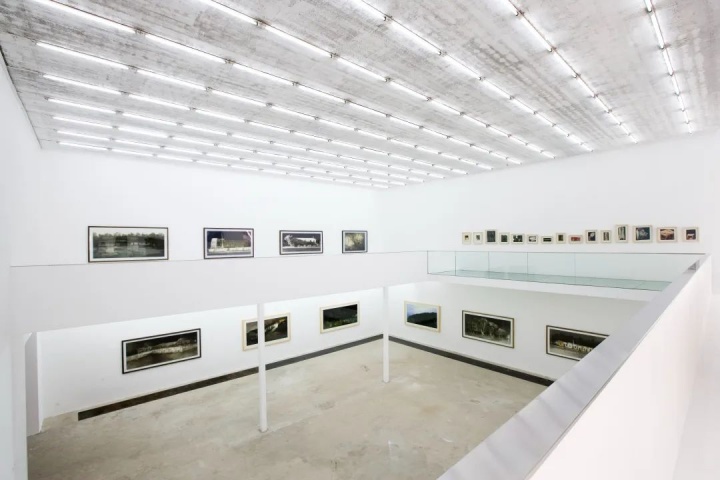 康海涛个展“向内·凝视”展览现场，偏锋新艺术空间，2009
