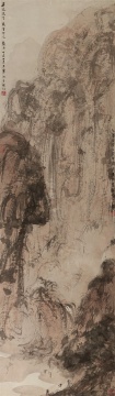 LOT326傅抱石（1904-1965） 秋山登临

设色纸本立轴

138 × 40 cm

 

题识：

1.乙酉（1945年）正月廿九日，抱石东川金刚坡下写。

2.正之先生惠赏，即乞教正。丁亥（1947年）七月，弟傅抱石补记。

钤印：傅、抱石斋、抱石之印、乙酉

出版：

1.《名家翰墨·傅抱石金刚坡（二）》第28-29页，翰墨轩出版有限公司（香港），2004年。

2.《沧海一粟—古今书画拾穗》第186页，国立历史博物馆，2008年。

3.《嘉德二十年精品录—近当代书画卷三》第1388页，故宫出版社，2014年。

著录：

1.《傅抱石年谱》第94页，上海古籍出版社，2004年。

2.《傅抱石年谱》（增订本）第144页，上海书画出版社，2012年。  

 

估价：RMB 5,800,000 - 8,800,000
