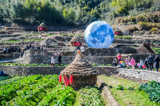 艺术家陈文令，在家乡领衔改造了一座艺术公园